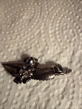 Source Unknown Silver-Tone Floral Leaf Brooch